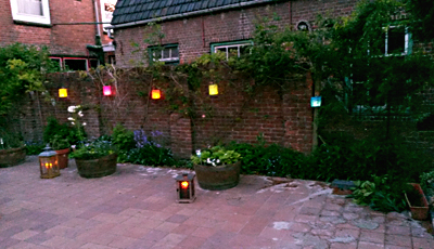 Terras bij avond